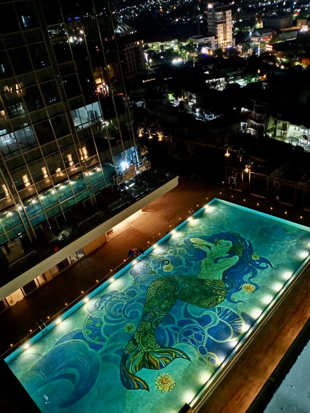 2022 - SwimmingPool Acrylic Hotel Tentrem Semarang (1)