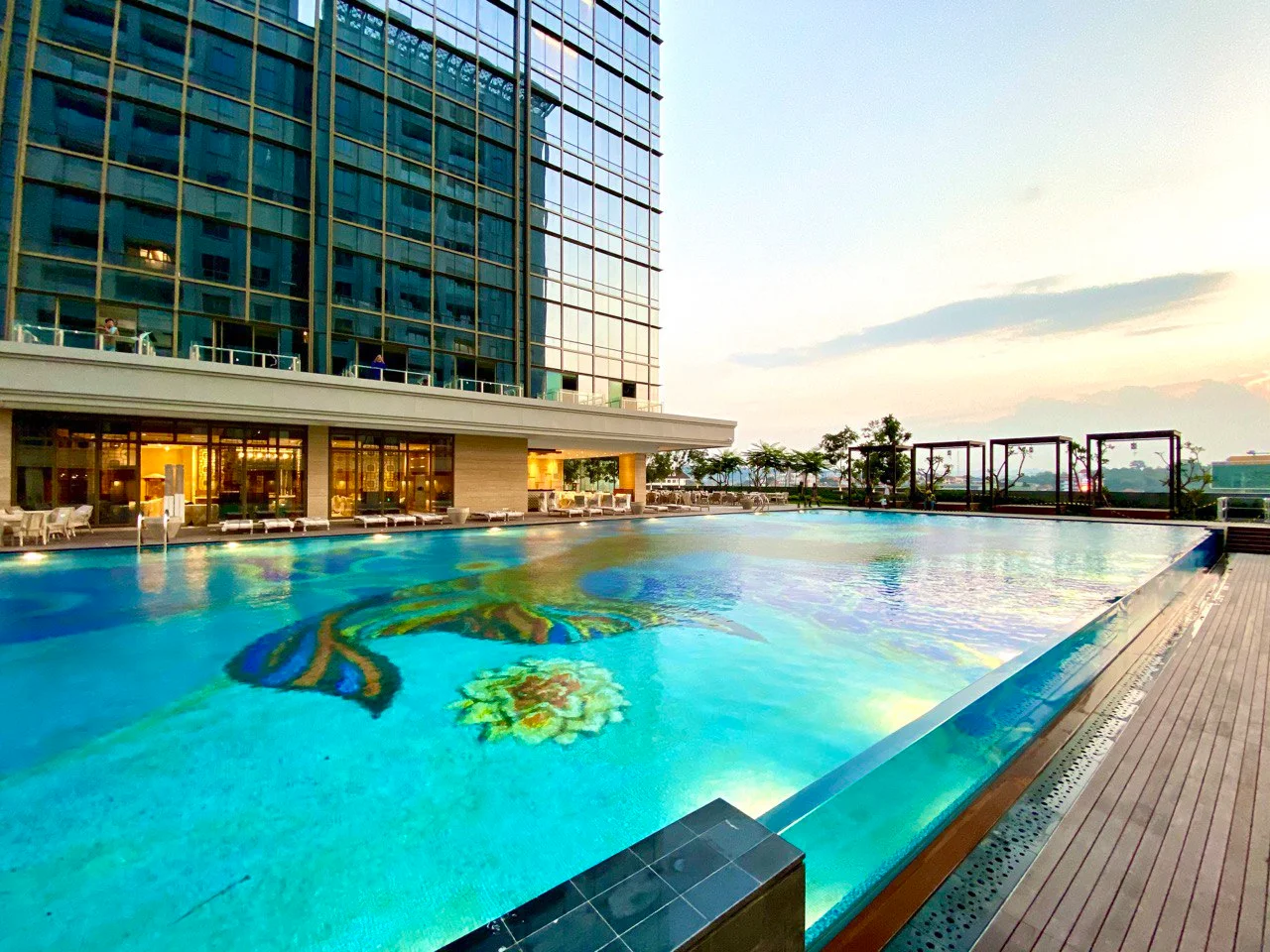 2022 - SwimmingPool Acrylic Hotel Tentrem Semarang (4)