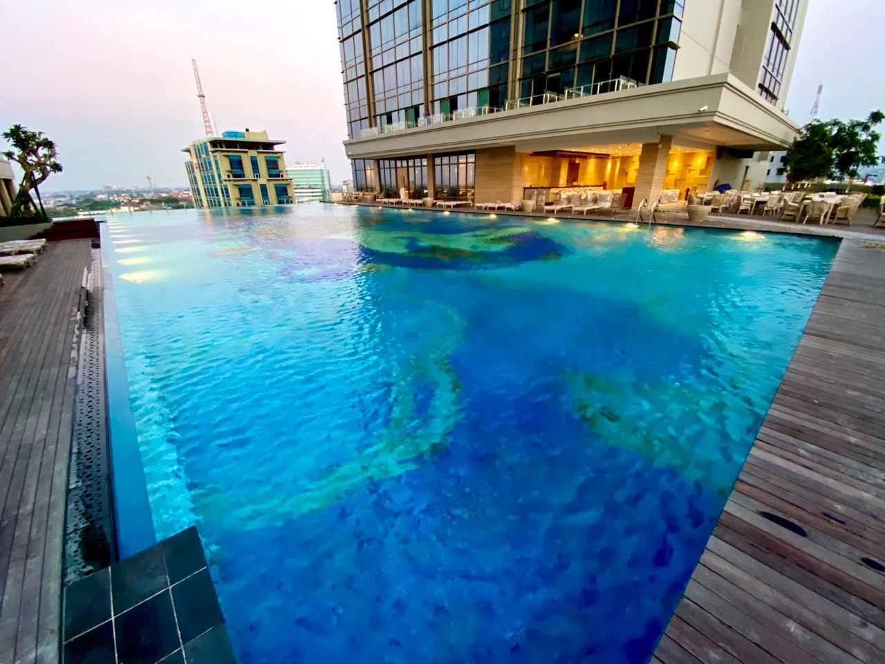 2022 - SwimmingPool Acrylic Hotel Tentrem Semarang (5)