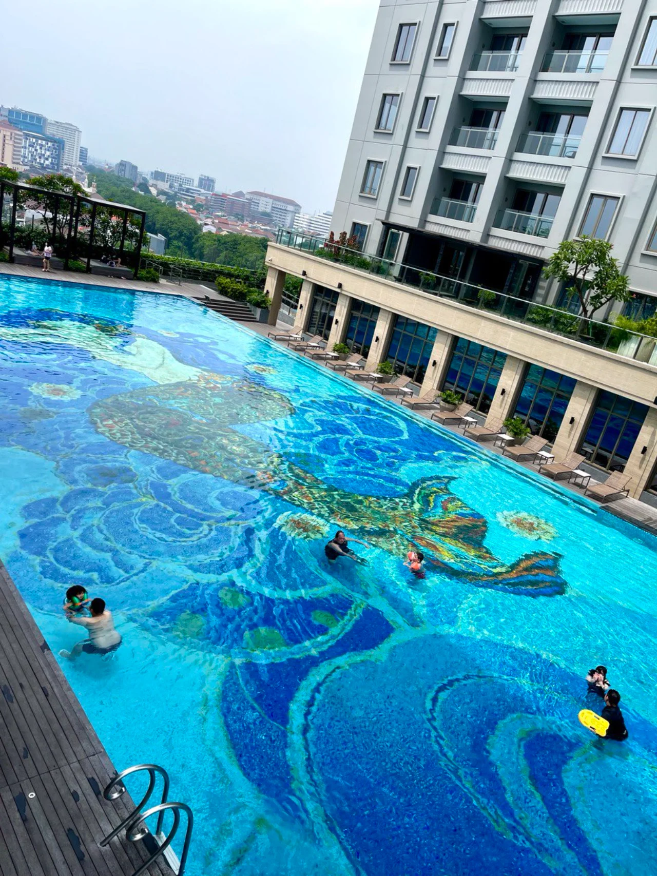 2022 - SwimmingPool Acrylic Hotel Tentrem Semarang (6)